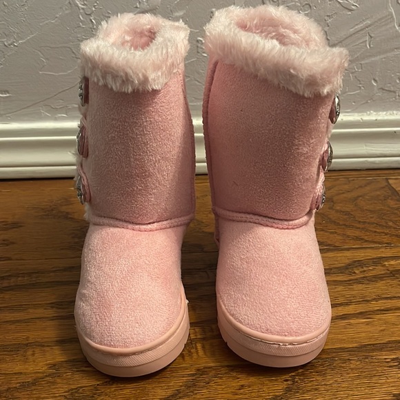 NWT Toddler Girls Bebe Pink Furry Boots - Picture 2 of 6